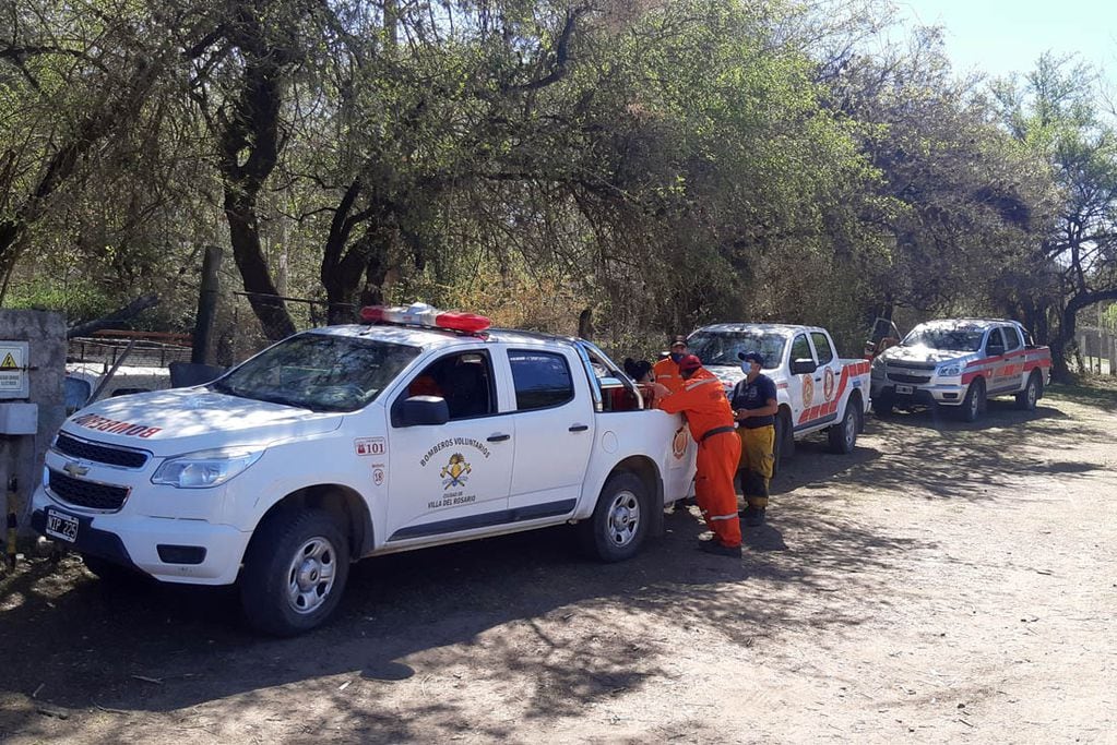 Operativo policial para encontrar a una mujer, Angelica Fabian, extraviada en las cercanías de Unquillo, Sierras Chicas de Córdoba.  Policía y bomberos participan de la búsqueda.  (La Voz)