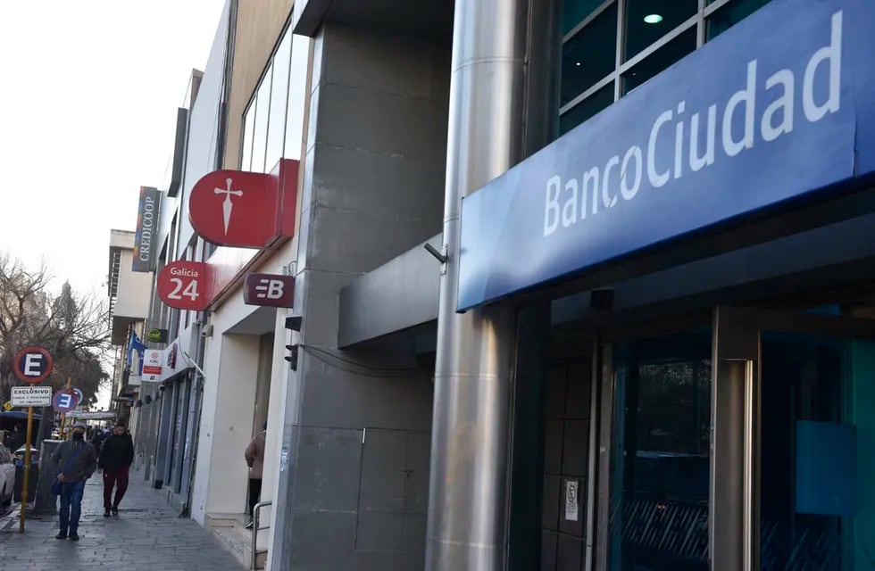 El gremio de los bancarios cerraron la paritaria del 2022 en el 94,1%.