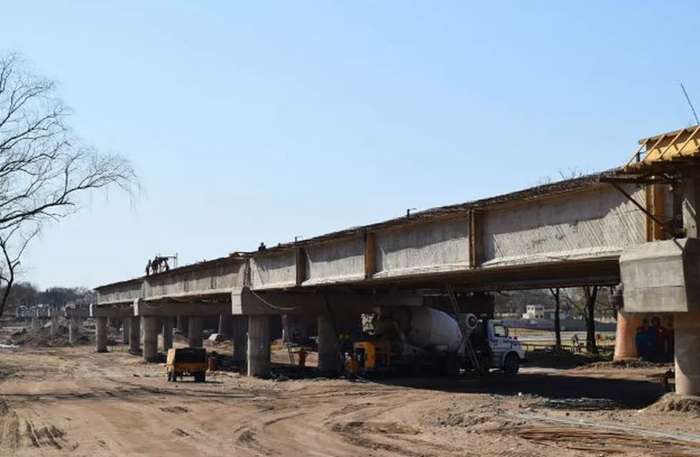 El puente de Río Cuarto registra un 60% de avance de obra.