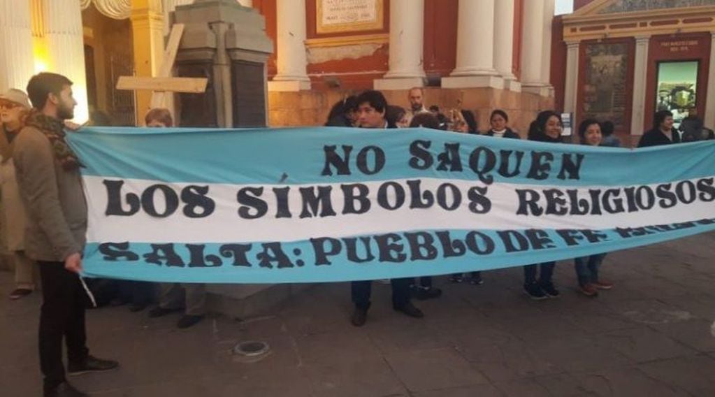 Salta: marcharon en contra del proyecto para prohibir los símbolos religiosos. (Adelantado)
