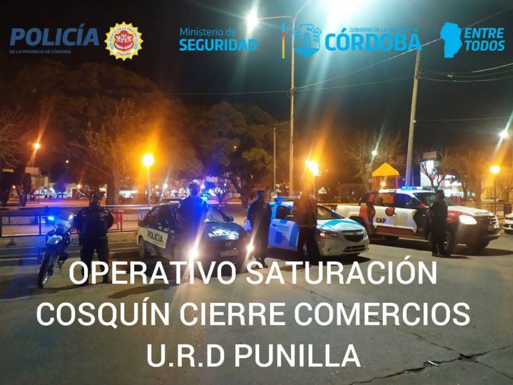 Efectivos supervisaron cierre de comercios en cada uno de los lugares dispuestos. (Foto: Policía de Córdoba).