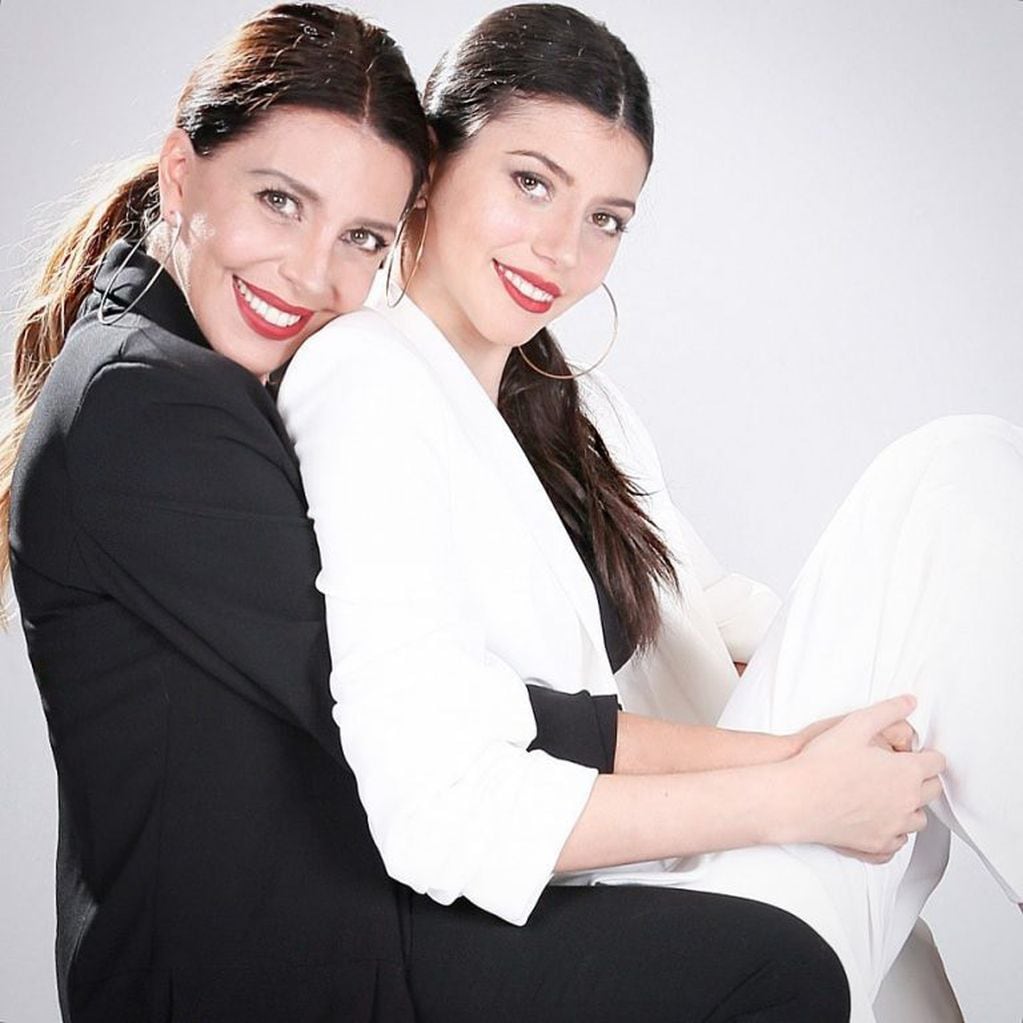 Mónica y Victoria Ayos. (Instagram)