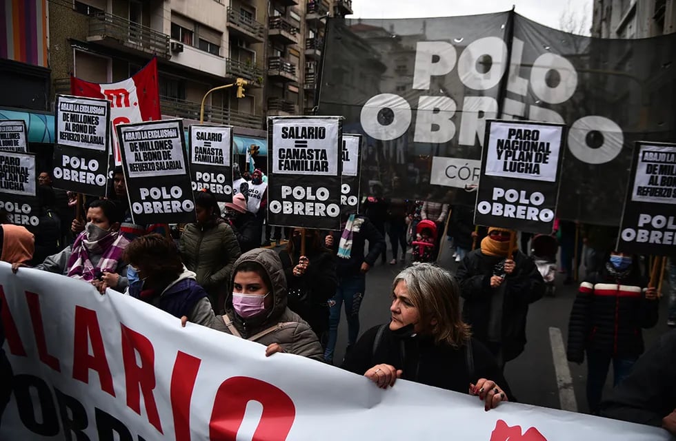 Protesta de organizaciones sociales piqueteras en la Ciudad de Buenos Aires, con réplicas en el interior del país. (Pedro Castillo/La Voz)