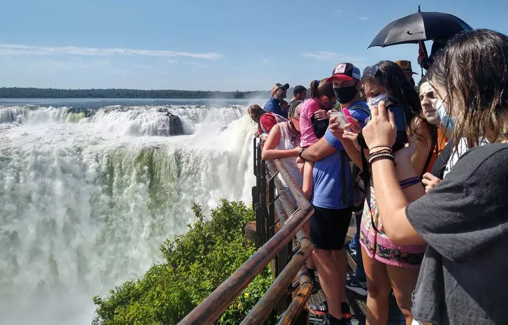 La primera quincena del año en Iguazú registró más de 70 mil ingresos a las Cataratas.