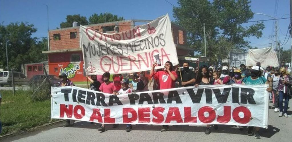 Movilización en Presidente Perón contra del desalojo de Guernica (Foto: Twitter)