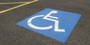 Estacionamiento reservado para discapacitados (imagen ilustrativa)
