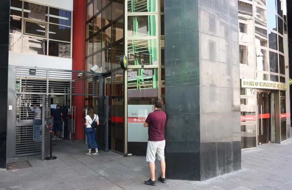 Operativo de ordenamiento y limpieza por reapertura de bancos (Municipalidad de Rosario)