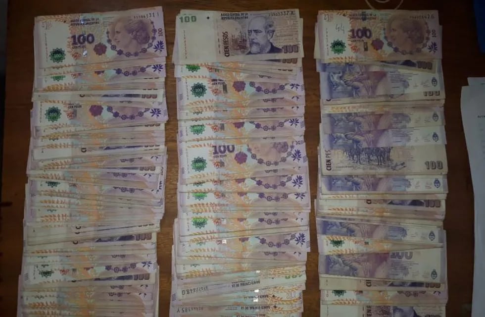 El dinero fue secuestrado por las autoridades. (@minsegsf)