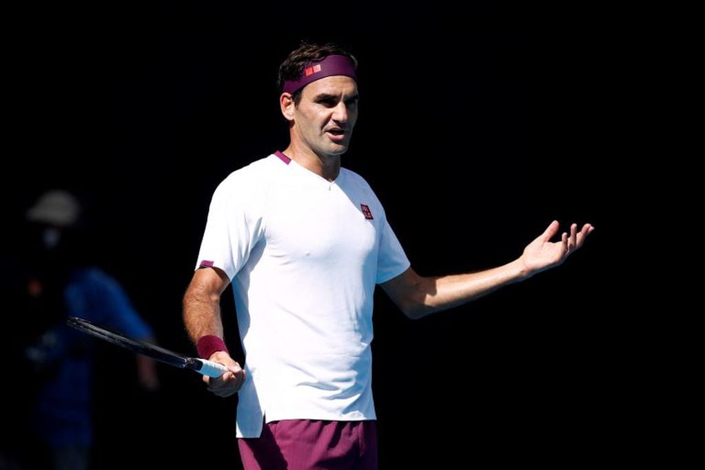 Roger Federer se queja por la penalización. (Foto: Edgar Su/REUTERS)