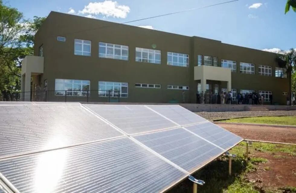 Puerto Iguazú: el Ejército Argentino tiene su primer edificio sustentable con paneles solares.