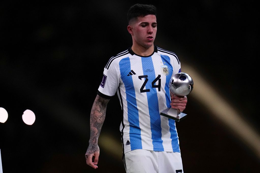 El volante argentino fue el mejor jugador joven del Mundial Qatar 2022. (AP)