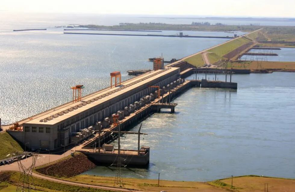 Central Hidroeléctrica de Yacyretá sobre el río Paraná. (EBY)