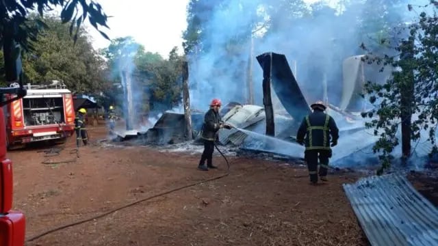 Incendio en Panambí consumió un galpón y un vehículo