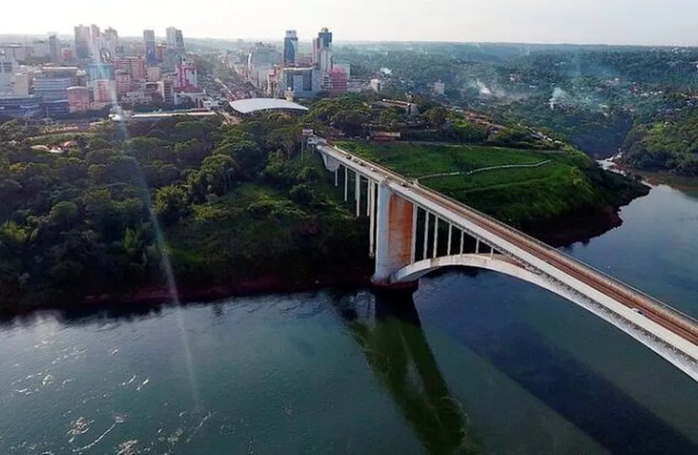 Los presidentes de Brasil y Paraguay acordaron abrir el puente de la Amistad antes del 15 de octubre