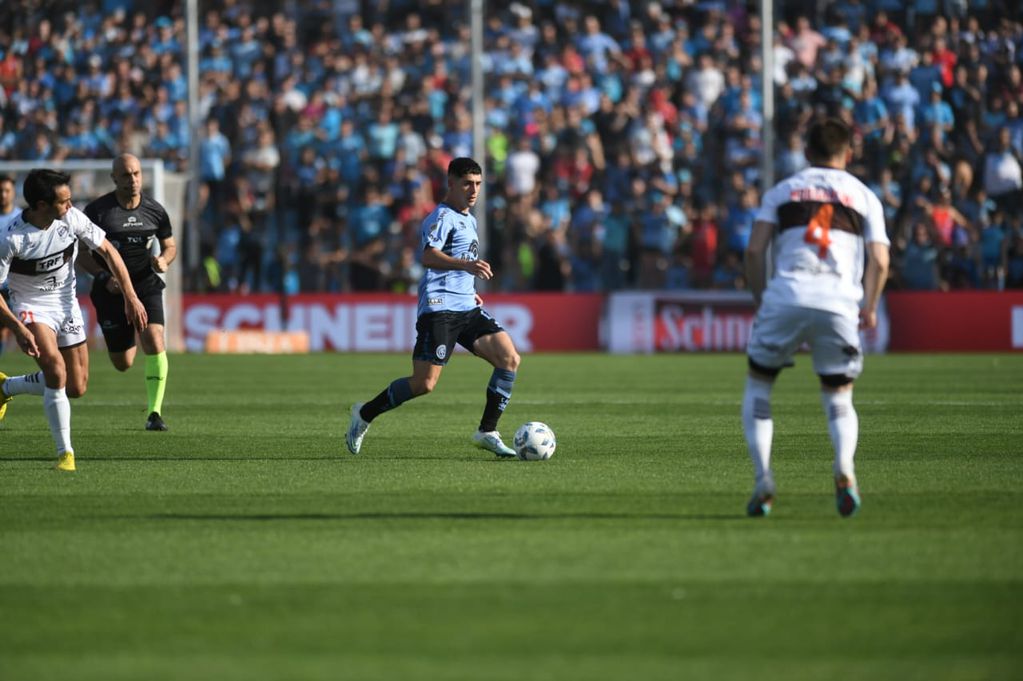 Ulises Sánchez en acción, en el Belgrano-Platense por la quinta fecha de la Zona B de la Copa de la Liga. (Javier Ferreyra / La Voz)