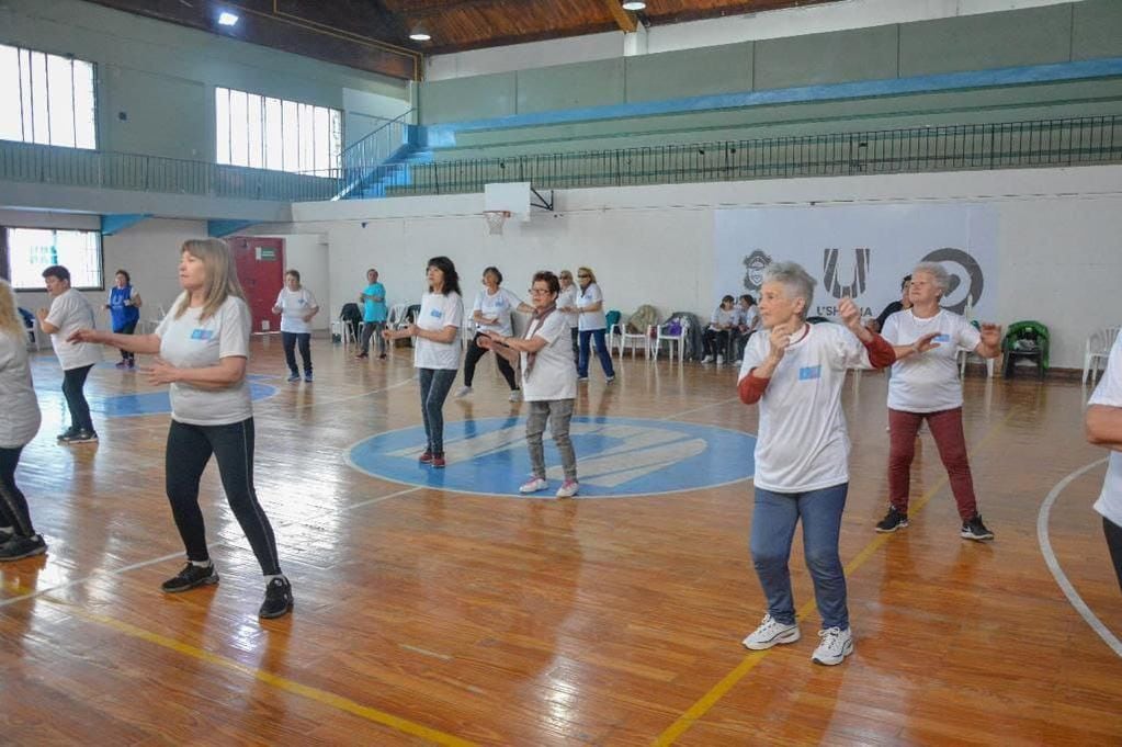 Impulsan actividades deportivas y recreativas para adultos mayores de Ushuaia