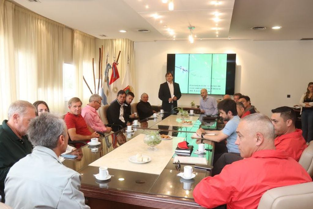 La reunión estuvo liderada por el Intendente Gómez Gesteira y el Secretario de Salud Pública, Rubén López.