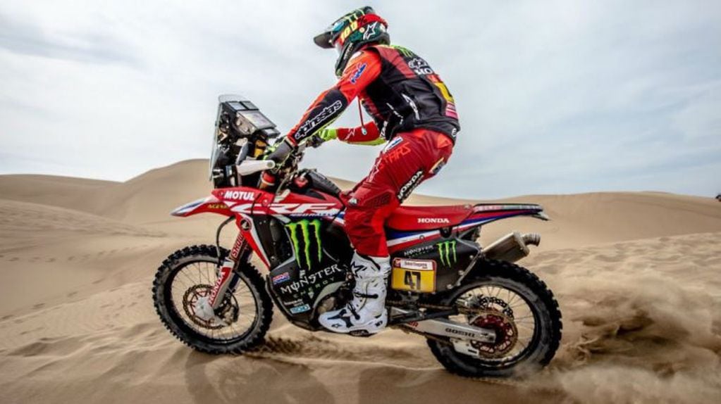 Kevin Benavidez avanza en el Dakar 2019.