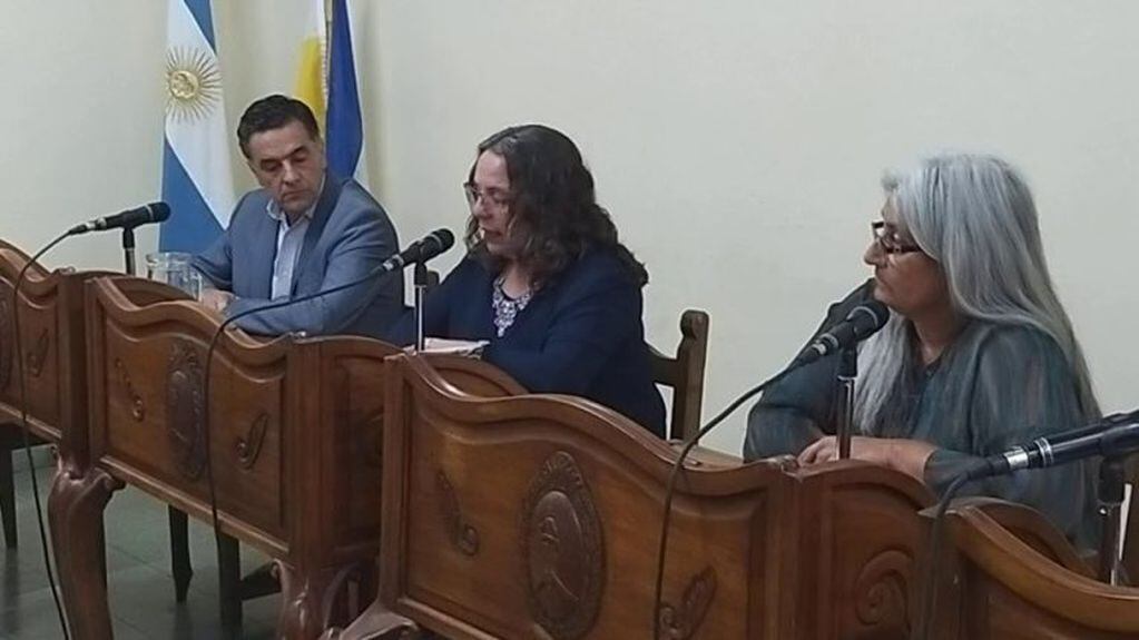 Alonso, Saunders y Martinez, bloque de Chubut al Frente del Concejo deliberante Esquel.
foto: La Portada