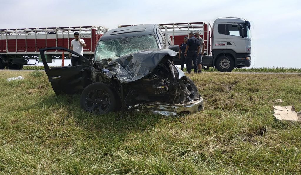 Hijo de Ramón Díaz chocó en la ruta 5 y falleció su esposa y el conductor del otro vehículo. (Corredores Viales SA)