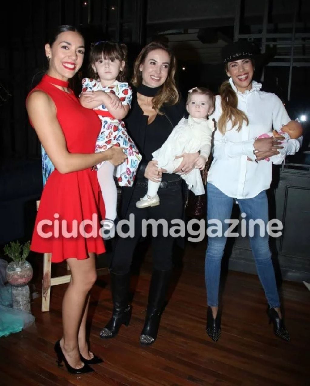 Floppy y Moorea con Jéssica Cirio, Chloe y Barby Franco