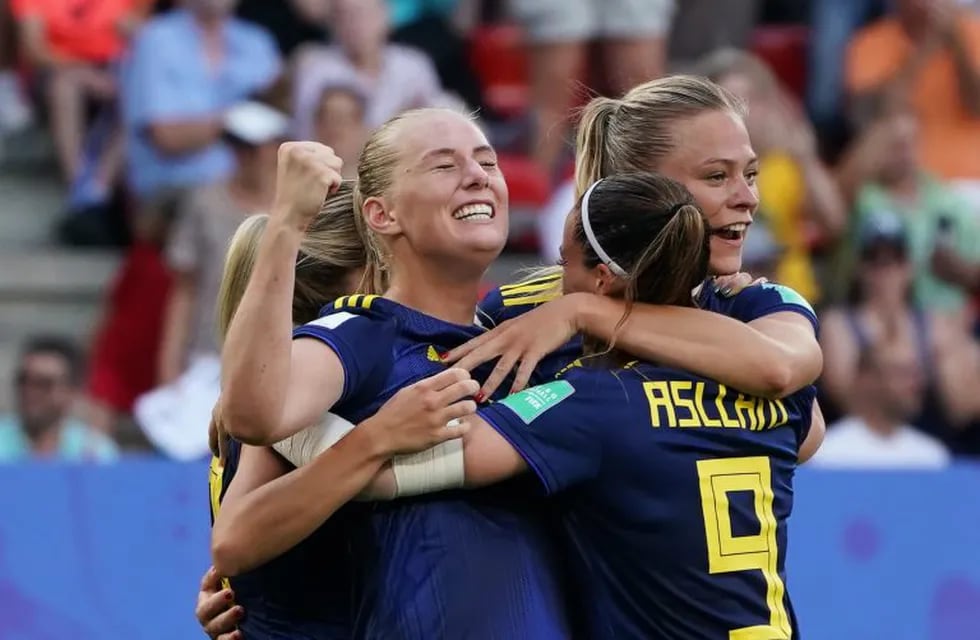 Rennes (France), 29/06/2019.- Stina Blackstenius of Sweden celebrates with teammate after scoring a goal during the Quarter Final match between Germany and Sweden at the FIFA Women's World Cup 2019 in Rennes, France, 29 June 2019. (Mundial de Fútbol, Francia, Alemania, Suecia) EFE/EPA/EDDY LEMAISTRE