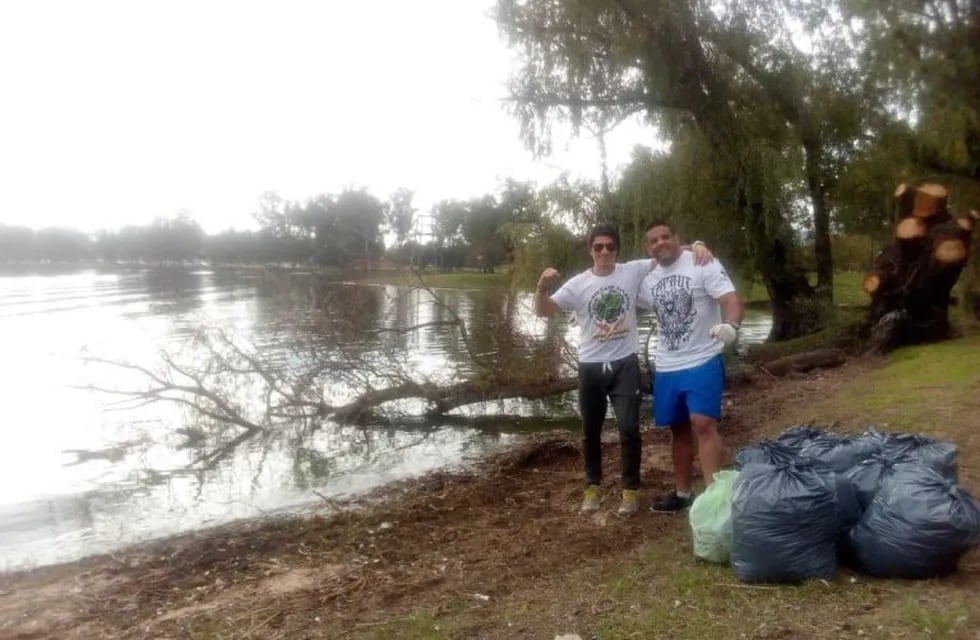 Matías Sosa junto a Yaniselli. (Foto: gentileza Amigos del lago San Roque).