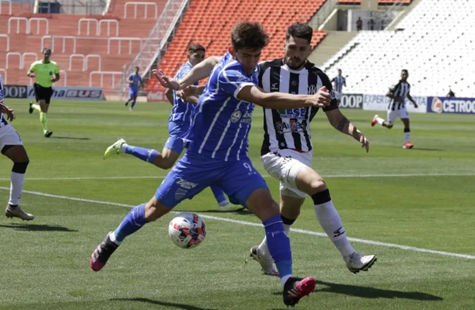 Godoy Cruz y Central Córdoba, rivales directos en la tabla por el Descenso, empataron sin goles en Mendoza.