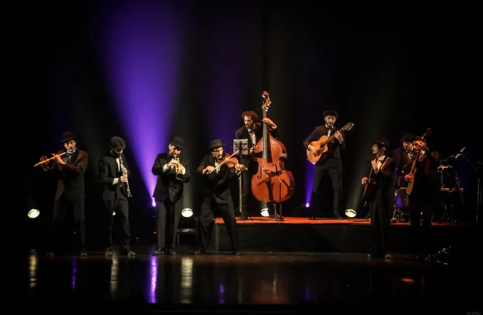 La Orquesta del Cuarteto del amor cierra el Festival de Teatro de Rafaela