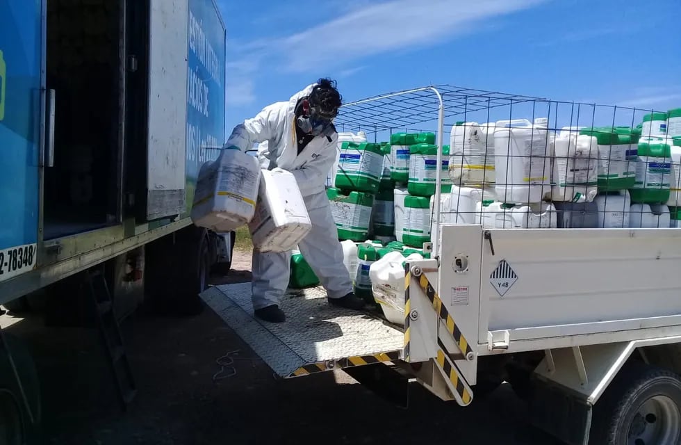 Se recibieron 1800 bidones de 20 lts y 1335 bidones de 5 y 10 lts en la campaña de recolección de envases vacíos fitosanitarios en el Partido de Tres Arroyos