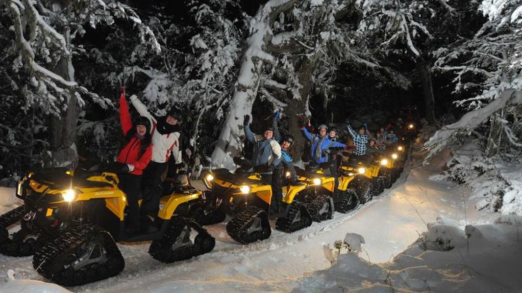 La Noche Nórdica con recorridas en motos de nieve y cena ronda los $8.300.