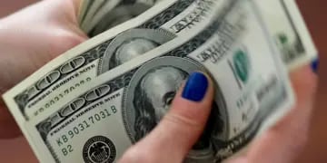 El dólar blue volvió a bajar y se convirtió en el más barato del mercado
