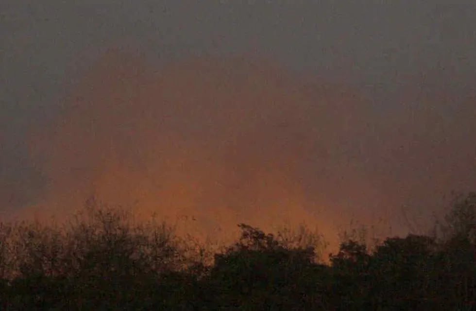 De nuevo hay fuego en la Reserva Ecológica. Foto: DyN.