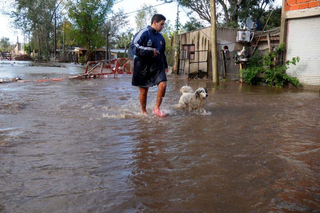 "Esto forma parte del cambio climático y de una planificación no adecuada", aseguró el Director de Defensa Civil de La Plata. (Foto: Eva Cabrera/telam/dpa)