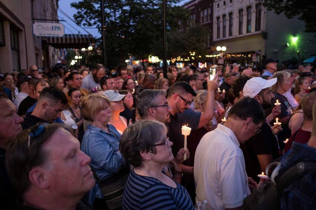 Los vecinos de Dayton participaron de una vigilia luego del ataque. (Foto:Megan JELINGER / AFP)