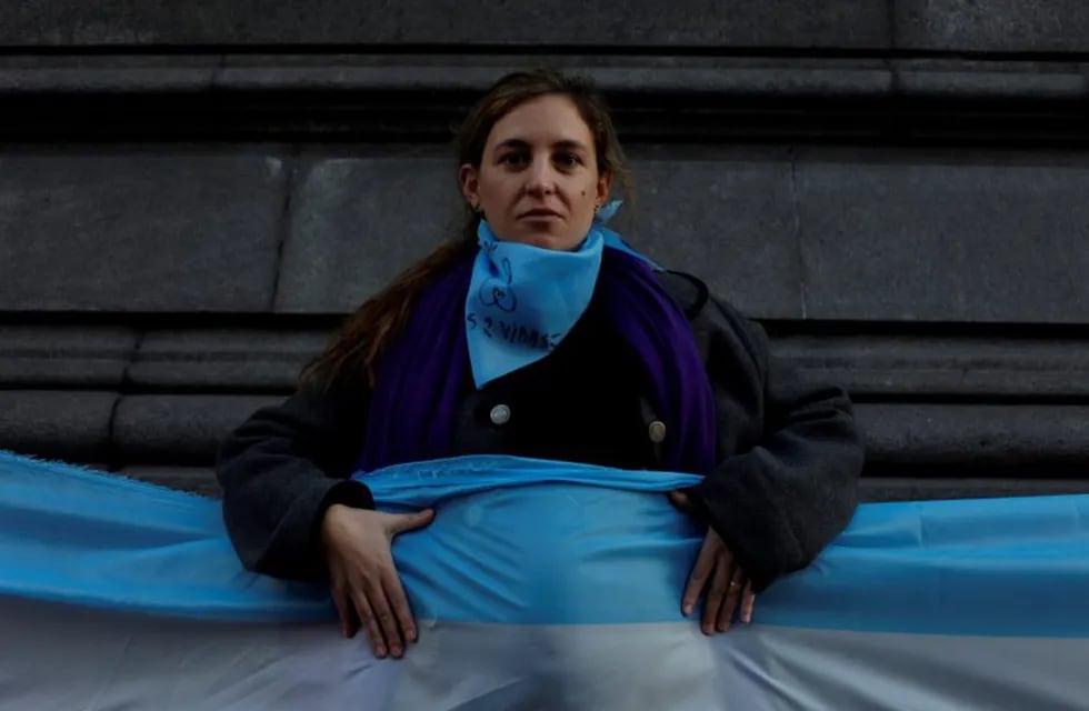 A pregnant woman is seen during an anti-abortion protest outside the Congress in Buenos Aires, Argentina, June 27, 2018. REUTERS/Martin Acosta buenos aires  marcha protesta contra la despenalizacion del aborto marchas protestas manifestacion mujeres en contra del aborto marcha provida