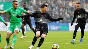 Con dos asistencias de Messi, PSG le ganó 2-1 al Etienne