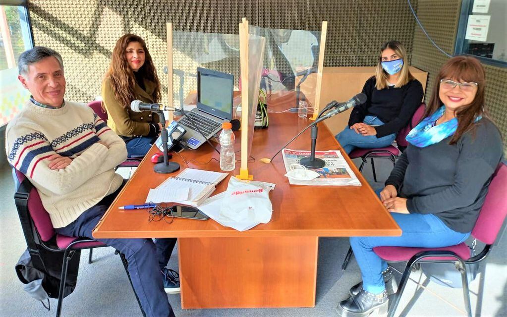 La candidata a concejal Zulma Piniella (derecha) estuvo en Vía Jujuy Radio hablando de sus propuestas.