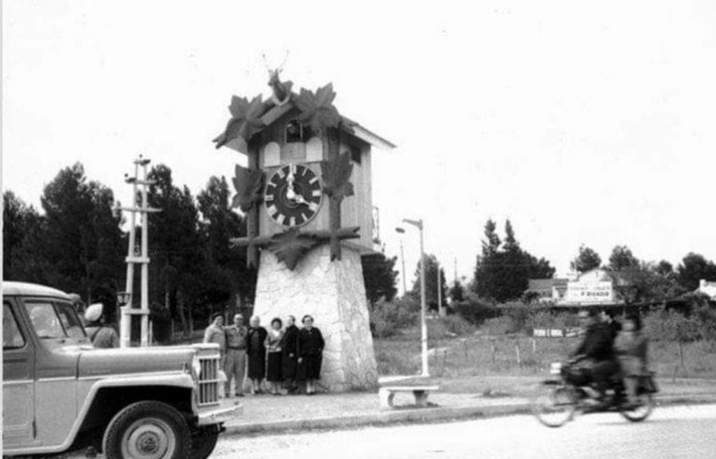 Reloj Cucú a fines de los '60. (Foto: gentileza Eldor Bertorello / Facebook Fotos y Recuerdos de Villa Carlos Paz).
