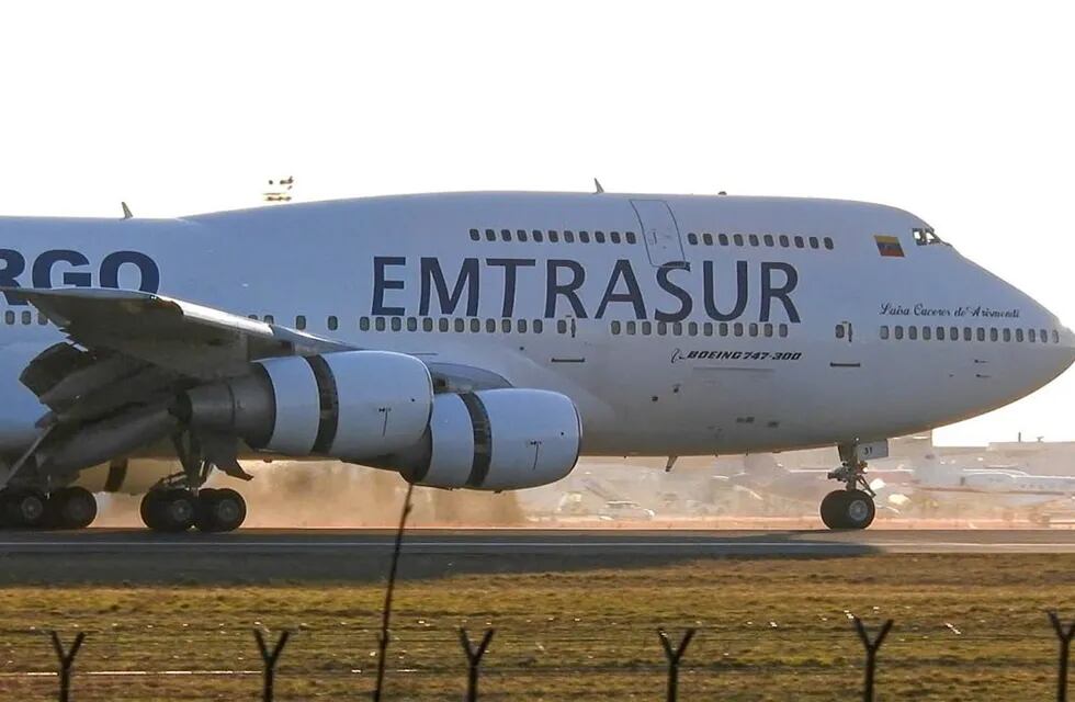 El avión de Emtresur está hace casi un año en Ezeiza.