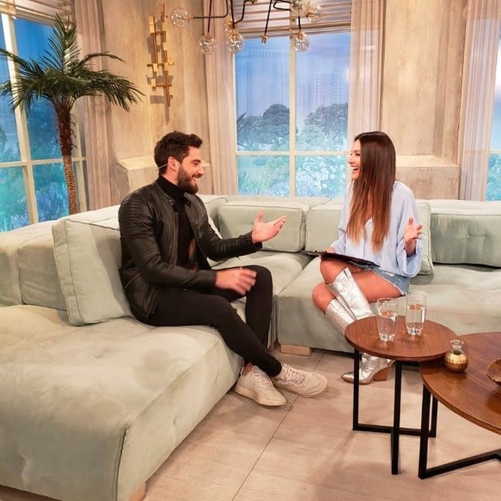 Pampita Ardohain hizo sonrojar a Nico Occhiatto con una pregunta hot (Foto: Instagram)