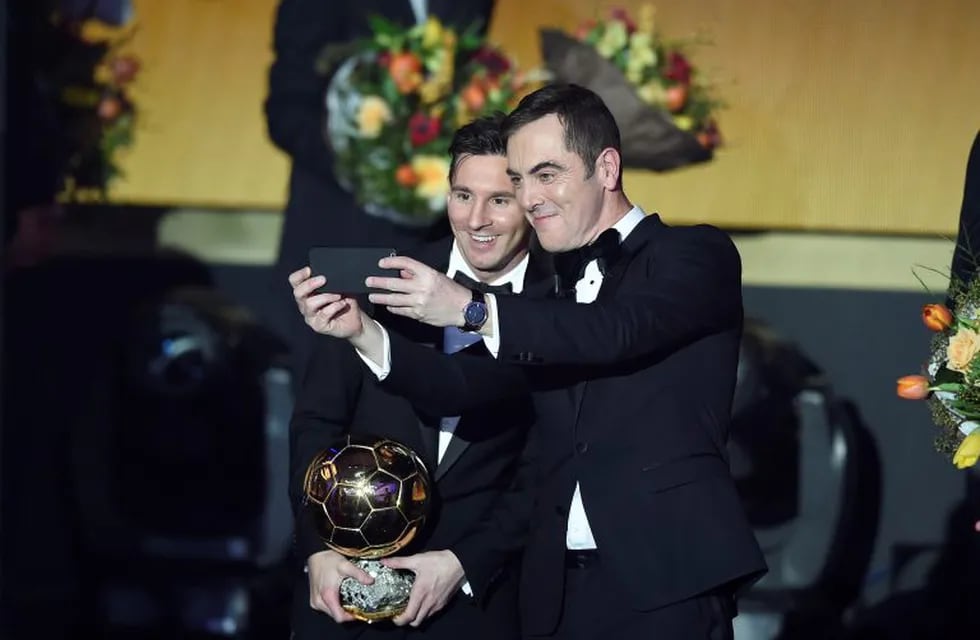 Ahora es posible que cualquier fanático de Lionel Messi tenga una selfie con su ídolo. (Valeriano Di Domenico/KEYSTONE via AP)