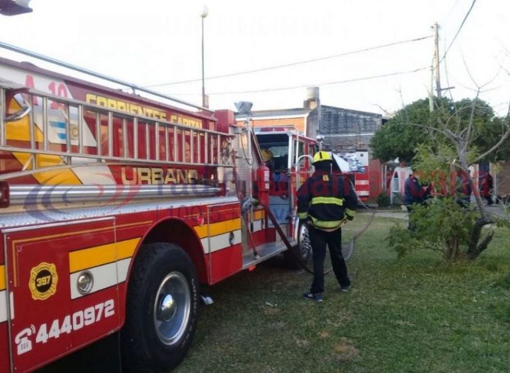 Un voraz incendio dejó como saldo una víctima fatal. (Foto: Radio Sudamericana)