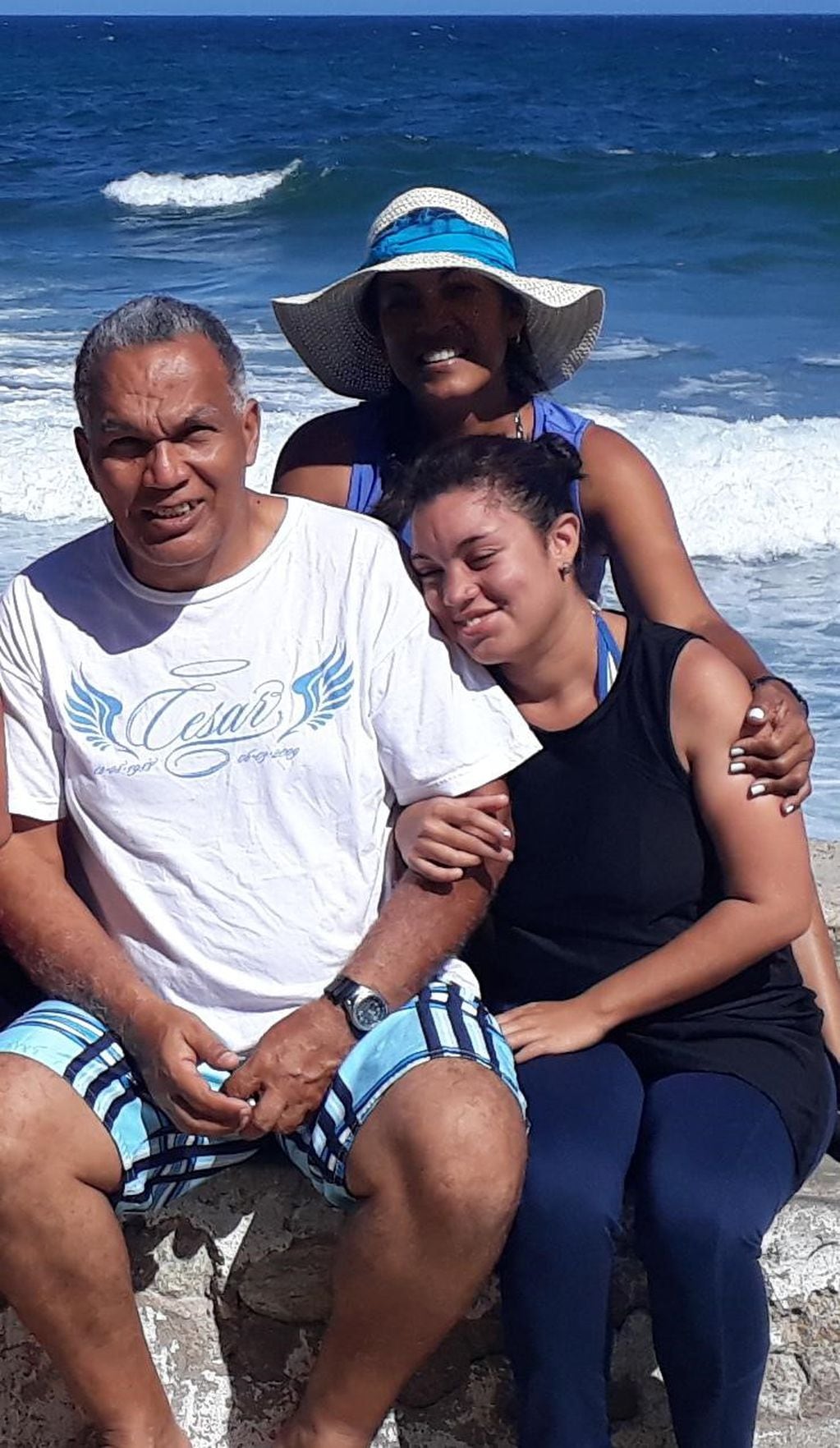 Alberto Vene con su mujer y su hija.