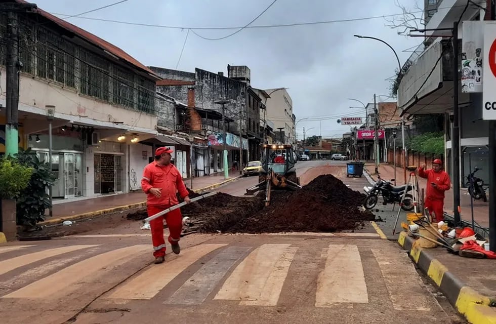 Interrupción del tránsito por mejoramiento de avenidas en Puerto Iguazú.