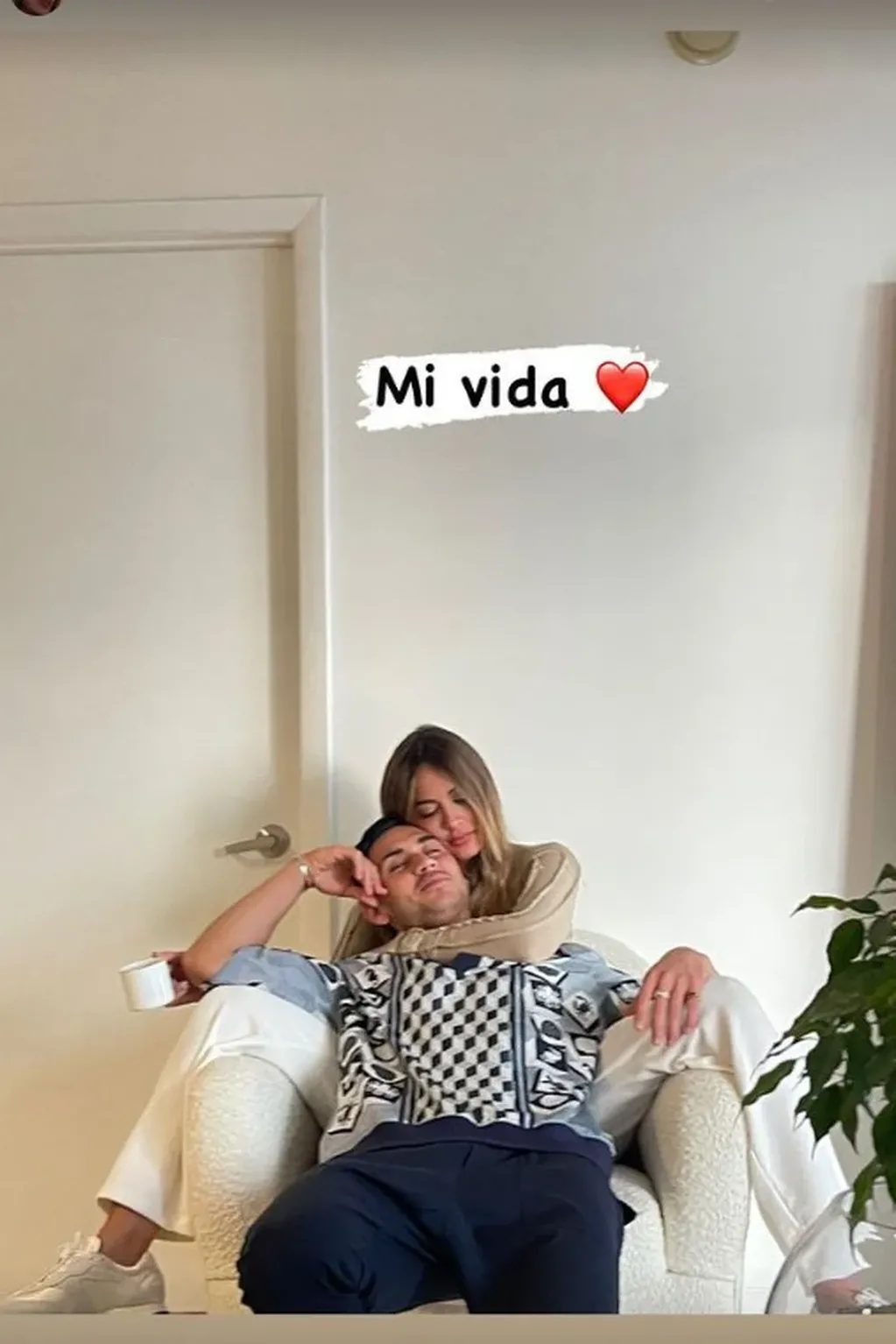 Shannon De Lima compartió una foto junto a su novio Alejandro Speitzer.