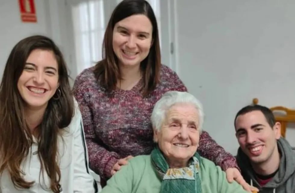 Una anciana de 107 años superó el coronavirus tras padecer la gripe española de 1918. (Charry TV)