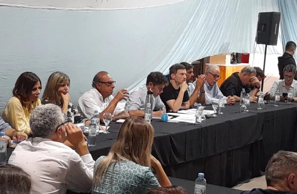 Kicillof encabezó en Claromecó un encuentro con Pymes de la producción, el comercio y los servicios