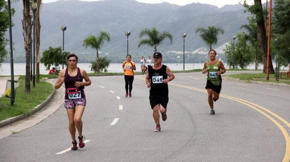 Maraton Carlos Paz con participacion de atletas de Arroyito