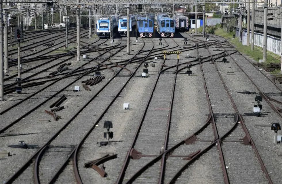 View of commuter trains at Constitucion train station during a 24-hour general strike in Argentina called by workers' unions against economic policies of President Mauricio Macri, in Buenos Aires on April 6, 2017.\r\nAirlines grounded international flights and police scuffled with protesters as workers staged a general strike which also shut down public transport as Macri prepared to host an economic forum scheduled the same day. / AFP PHOTO / JUAN MABROMATA ciudad de buenos aires  primer paro general nacional del a CGT al gobierno paro general de la CGT contra el modelo economico del gobierno trenes terminal constitucion